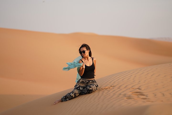 Immerse yourself in the vast beauty of the Red Dune Desert where gentle sands meet striking horizons inviting adventure exploration and unforgettable moments in the heart of Dubai’s iconic landscape.